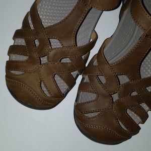 baretraps closed toe sandals